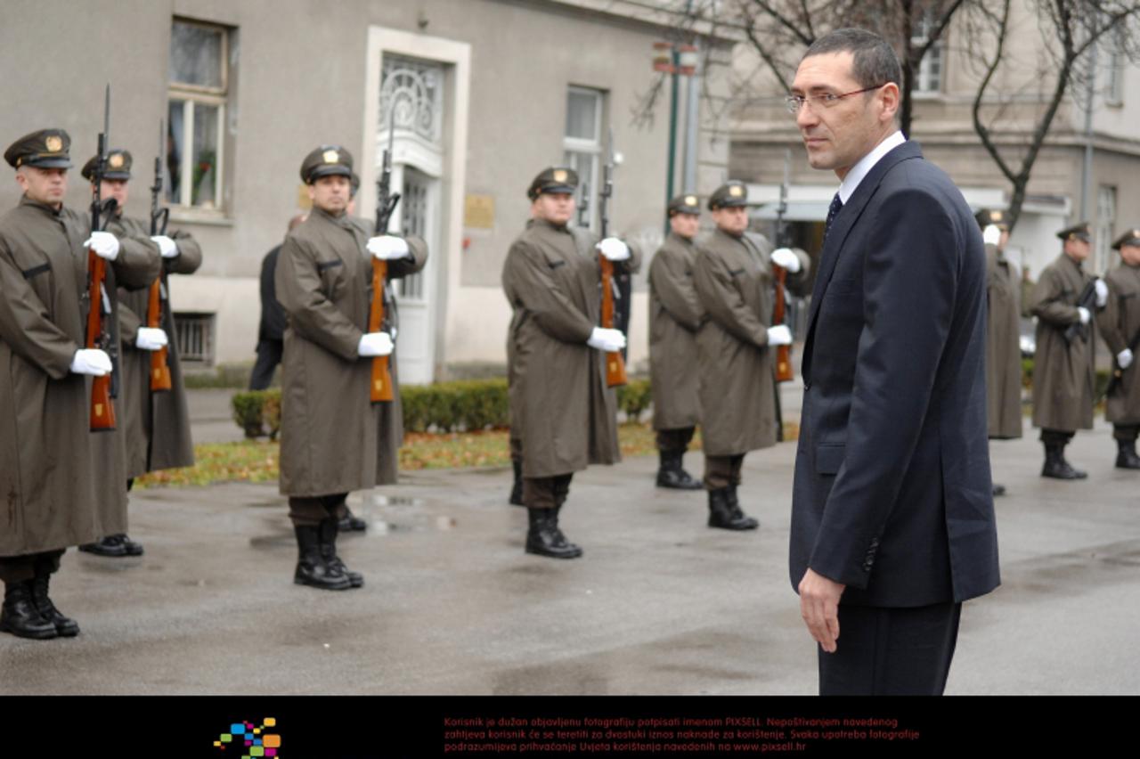 '03.01.2012.,  Zagreb -  Ministar obrane Ante Kotromanovic posjetio je Hrvatsko vojno uciliste Petar Zrinski gdje je ucestvovao na kolegiju sa celnicima ustrojstvenih cjelina u Ministarstvu obrane i G