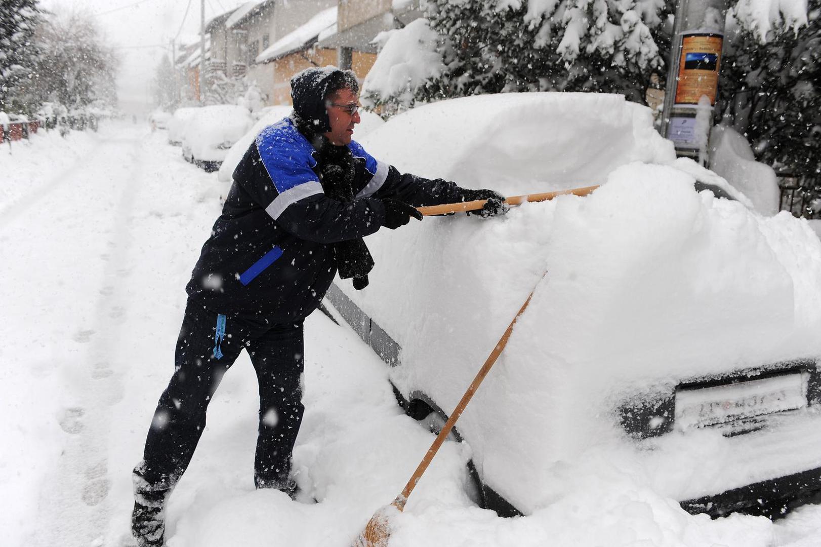 Na mjernoj postaji Grič izmjereno je oko 38 centimetara snijega, a do večeri je visina snježnog pokrivača dosegnula i 45 centimetara. 
