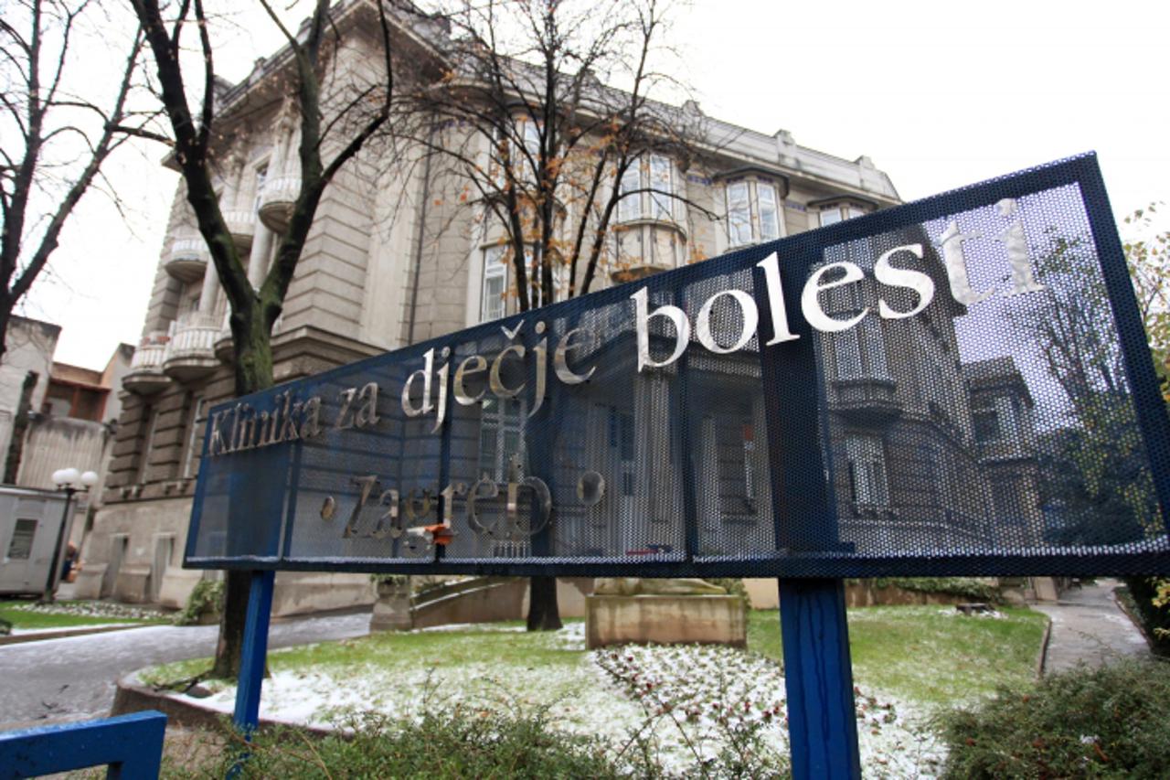 \'01.12.2010.Zagreb, Hrvatska - osnovna skola Precko, Dekanici.Na 9-godisnjaka pao gol dok je u dvorani skole igrao nogomet. Decko je u Klaicevoj u kriticnom stanju.Klaiceva bolnica.Photo: Marko Prpic