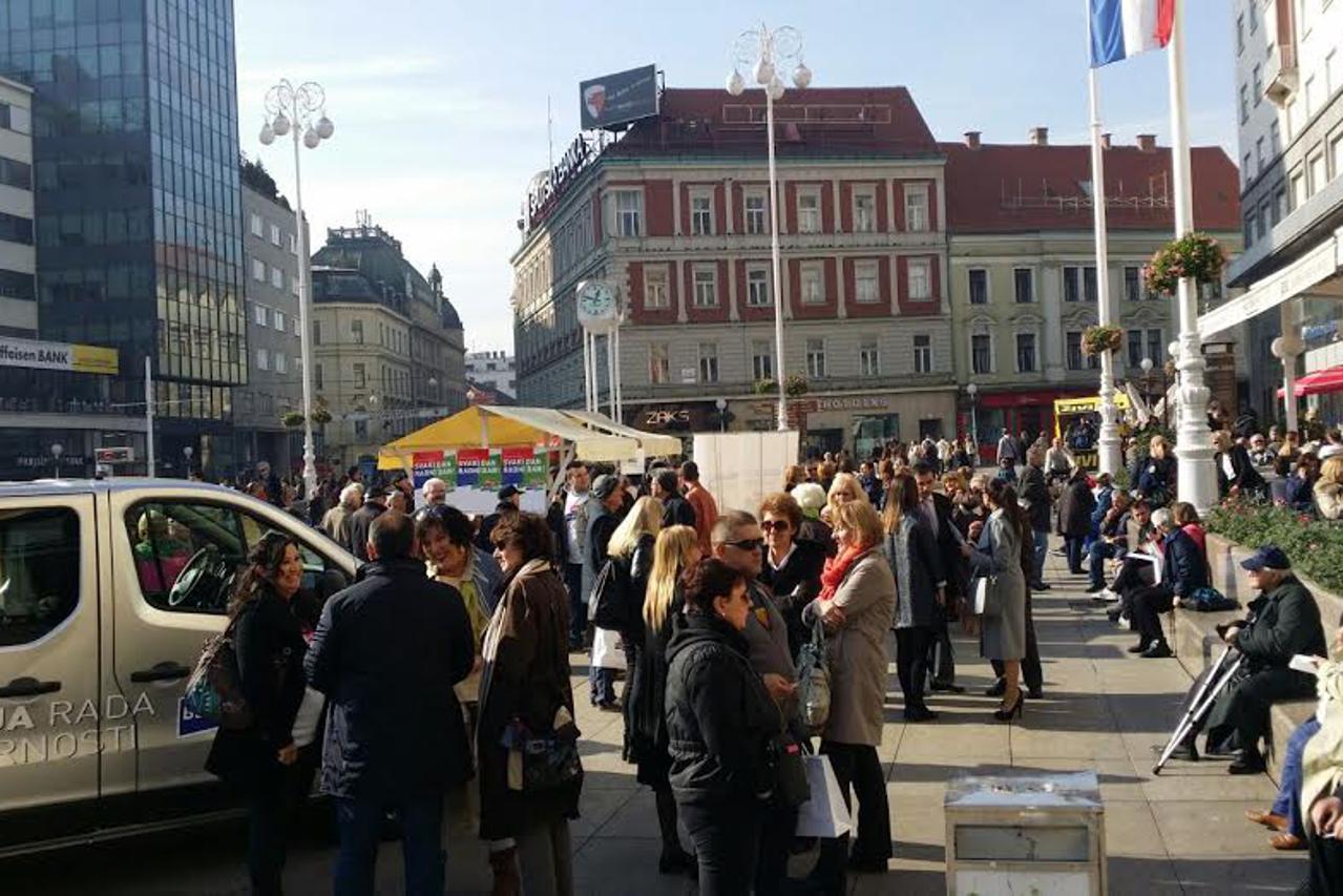 Automobil reklamira Milana Bandića