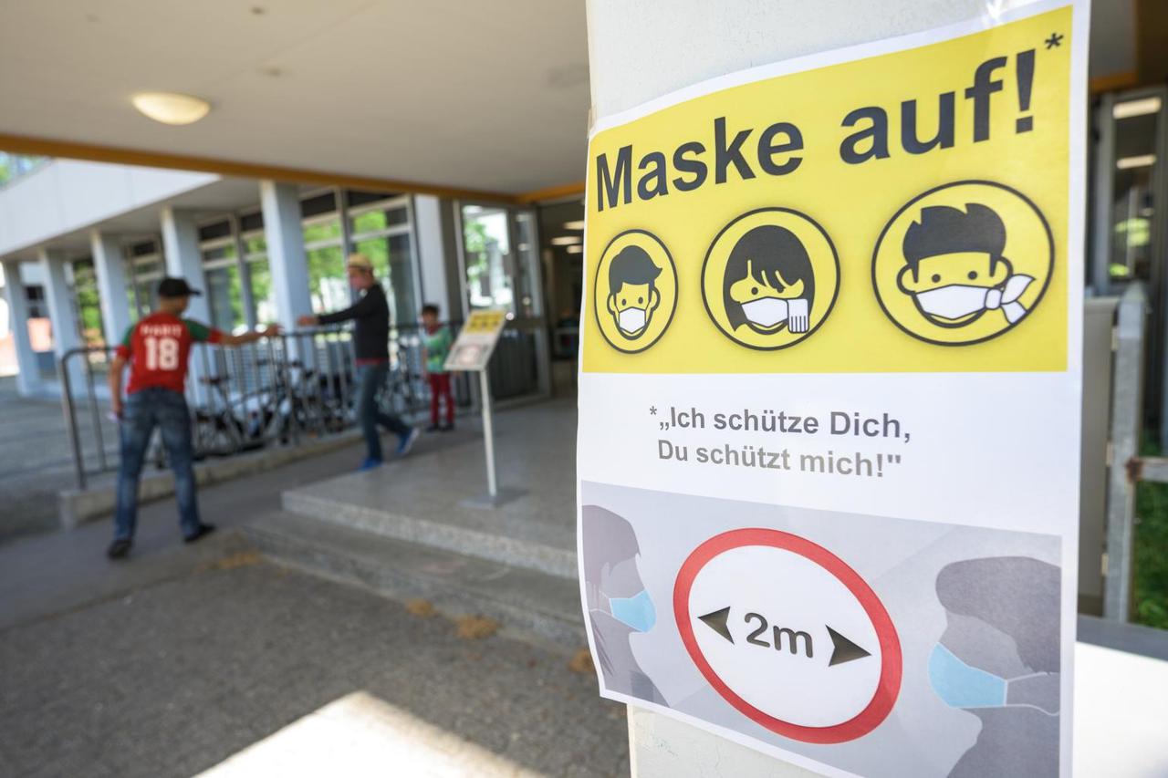 Coronavirus - Schools partially reopen