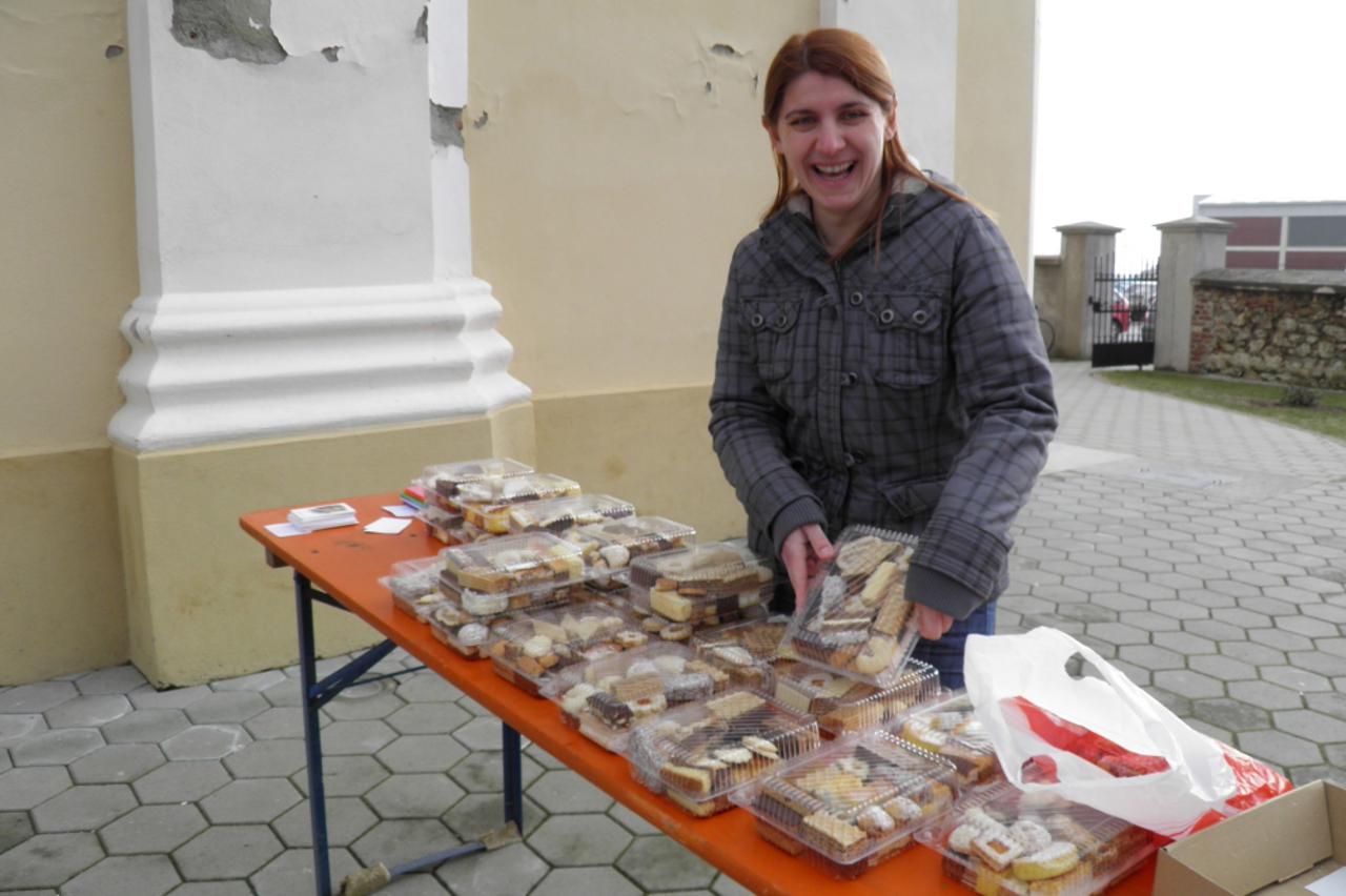 Župljani peku kolače za Caritas (1)