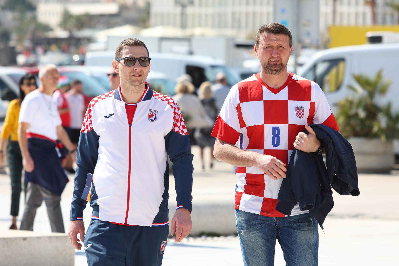 25.03.2023., Split - Navijaci Hrvatske i Walesa okupljaju se na splitskoj Rivi. Photo: Miroslav Lelas/PIXSELL