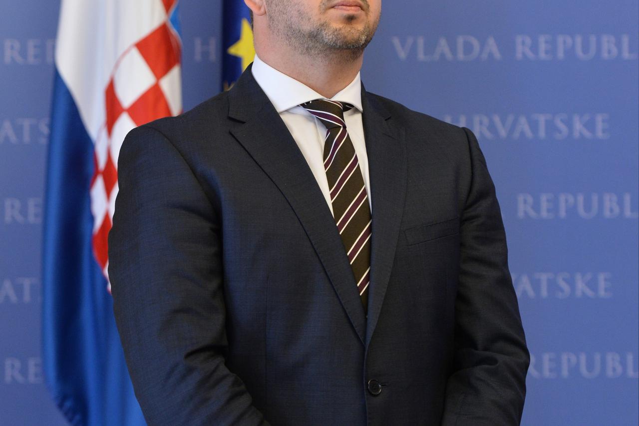 07.05.2015., Zagreb -  Vlada RH, ministar Gordan Maras i predstavnik DUUDI-ja su predstavili program revitalizacije poslovnih prostora u drzavnom vlsnistvu. Alen Cicak,  zamjenik predstojnika Drzavnog ureda za upravljanje dr?avnom imovinom.   Photo: Marko
