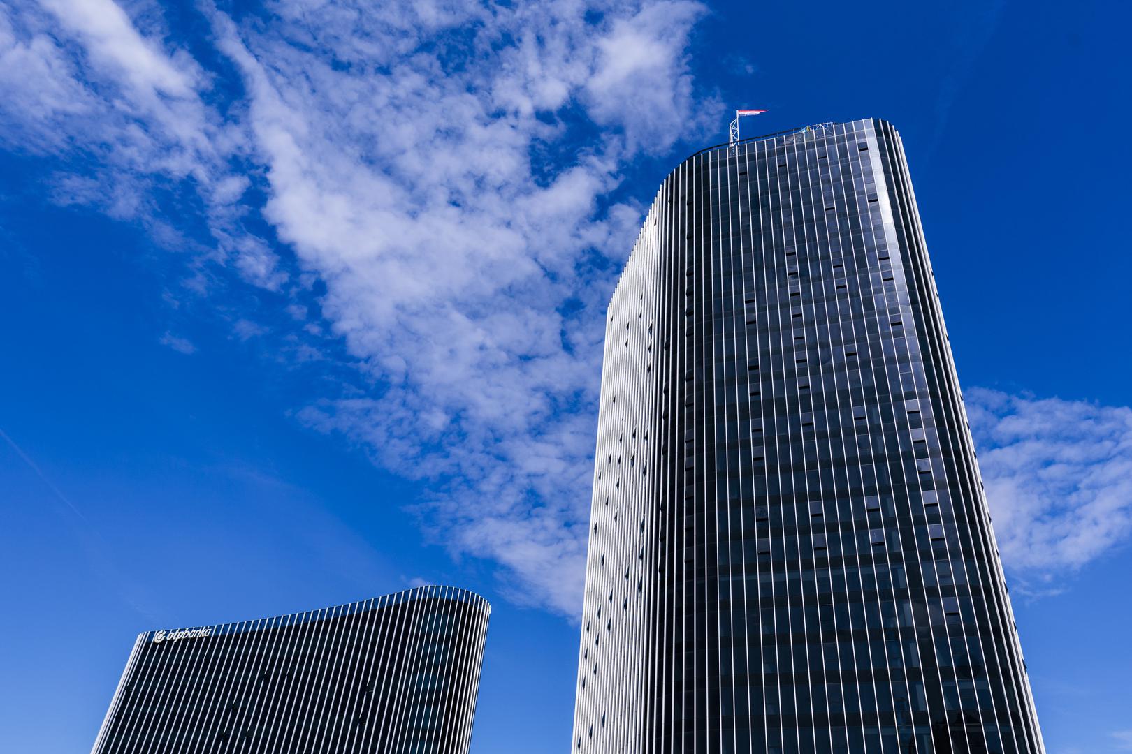 Projektirao ga je arhitekt Otto Barić, visok je 135 metara i dobitnik je dviju međunarodnih nagrada: European Property Awards u kategoriji najboljeg arhitektonskog rješenja visokogradnje komercijalne namjene te International Property Award za najbolji projekt u kategoriji razvoja.