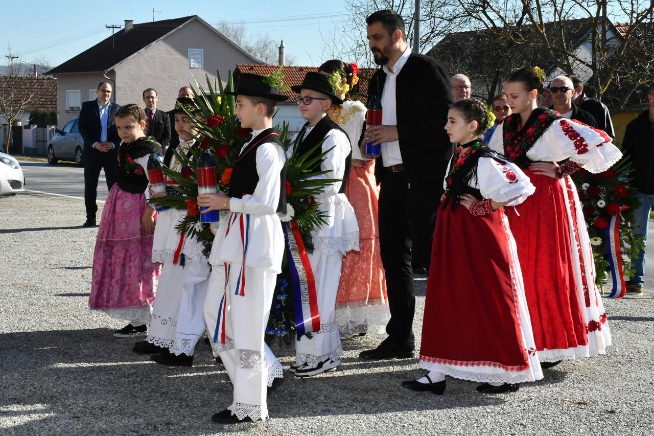 Sibinj: Polaganje vijenaca u povodu obilježavanja 89. obljetnice Sibinjskih žrtava