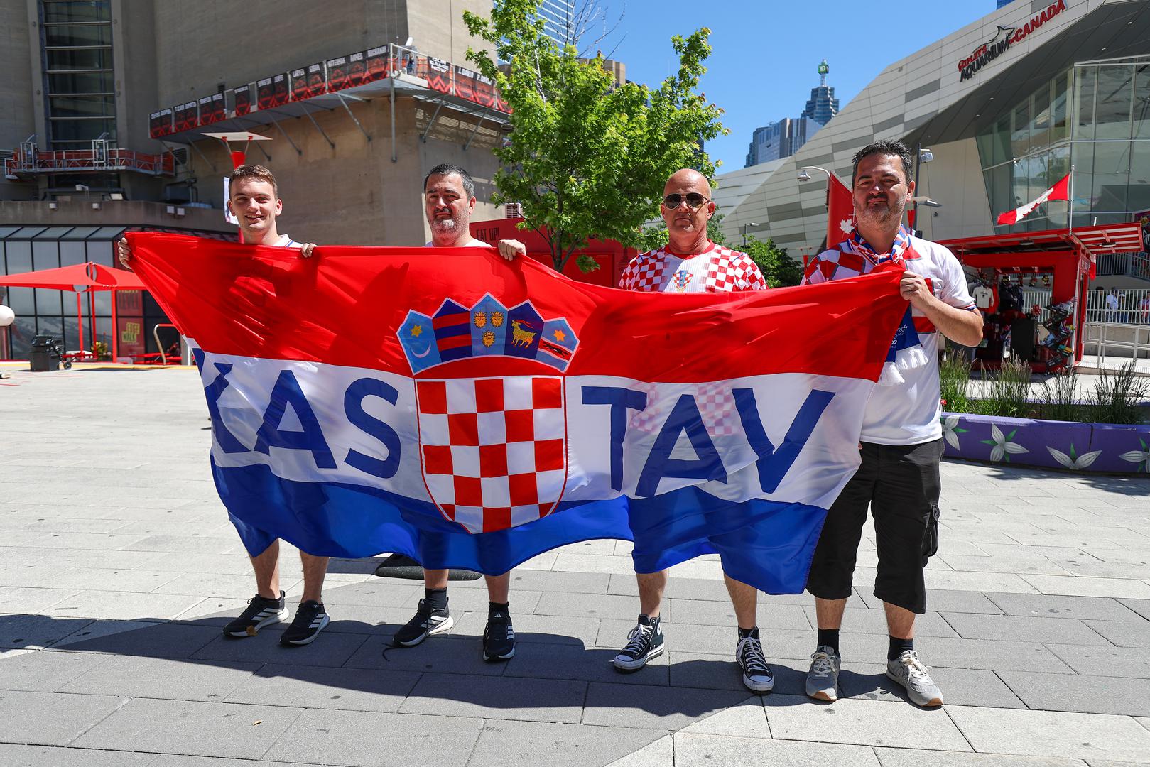 Hrvatsku bi s tribina BMO Fielda, stadiona najmanjeg kapaciteta na prvenstvu s 45 tisuća mjesta, trebalo podržavati oko 20 tisuća navijača obučenih u prepoznatljive 'kockice'.