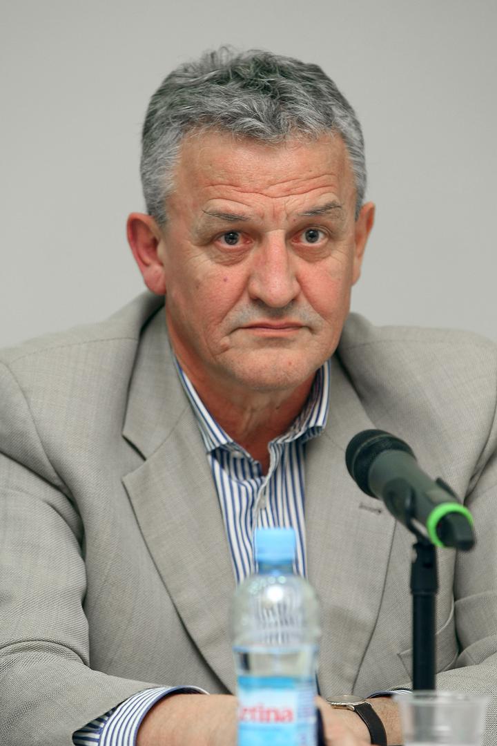 Zoran Nevistić, cijela obitelj zaposlena u Gradu - Svi članovi obitelji Zorana Nevistića, pročelnika u Gradu Zagrebu, zaposleni su u gradskim službama. To je najbolji primjer da je zapošljavanje po babi i stričevima vrlo popularno u državnim i lokalnim institucijama.