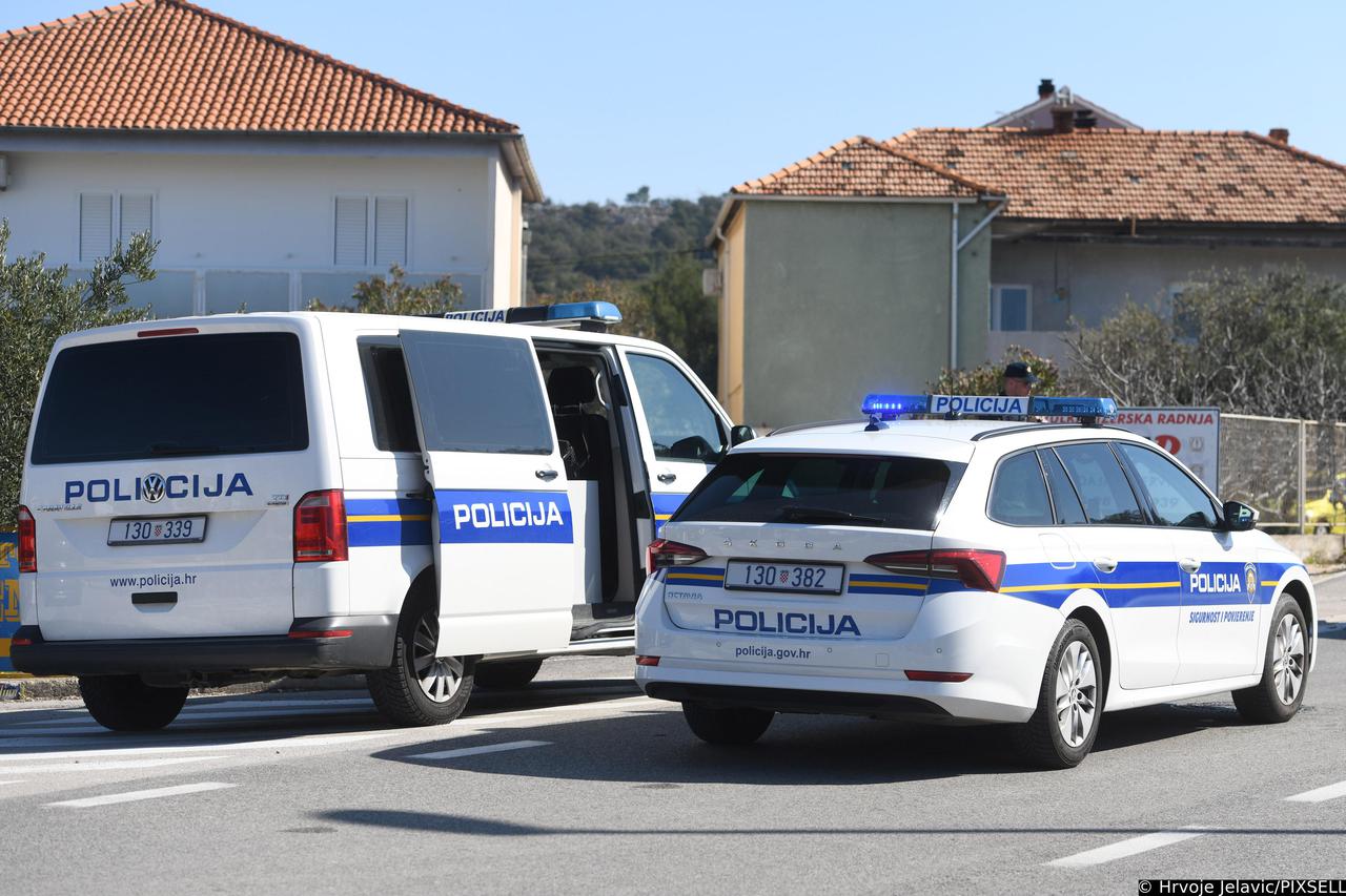 Šibenik: Prometna nesre?a na Jadranskoj magistrali u kojoj su sudjelovali motor i automobil