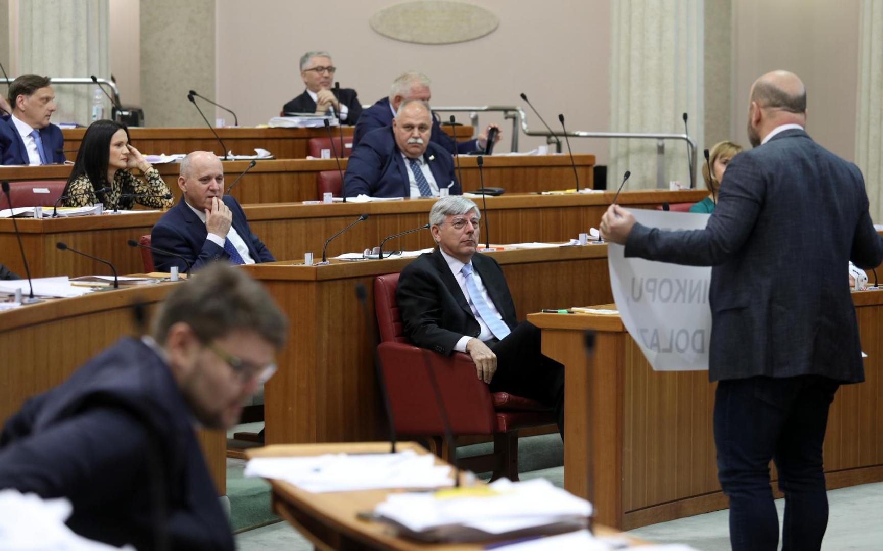 18.05.2020., Zagreb - Sabor je zadnji dan rada 9. saziva poceo iznosenjem stajalista zastupnika, a glasovanje o raspravljenim tockama dnevnog reda i raspustanju Sabor. Zeljko Reiner, Gordan Maras. Photo: Patrik Macek/PIXSELL