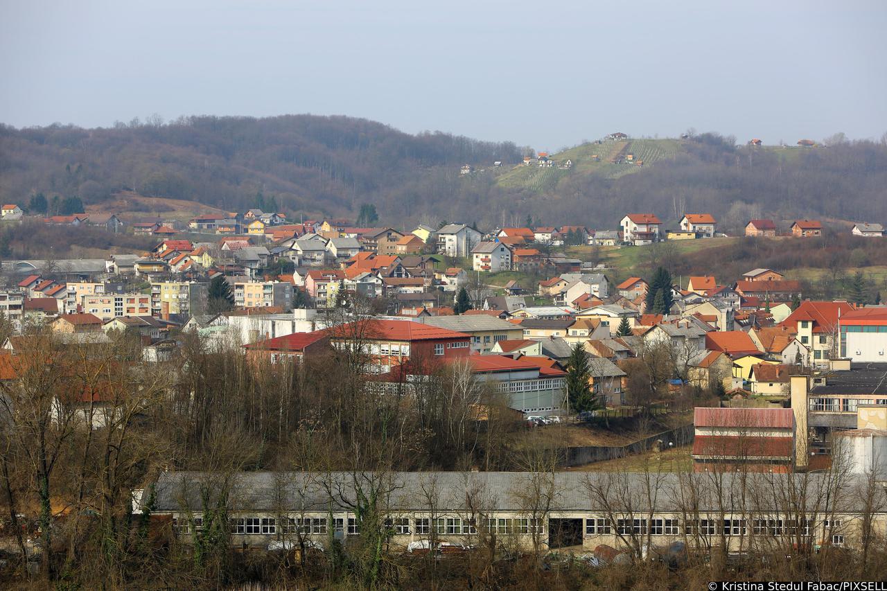 Panoramski pogled na Dugu Resu