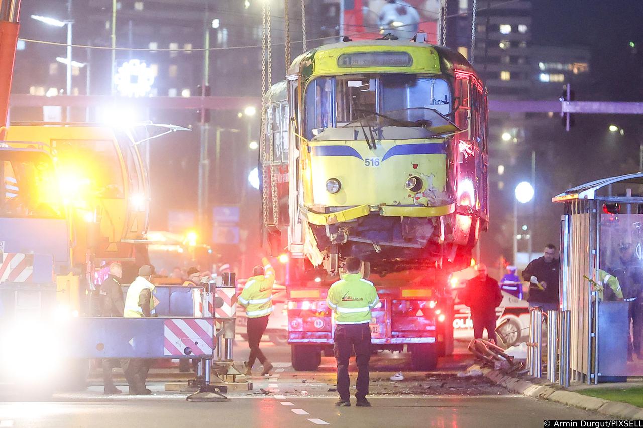 Sarajevo: U tijeku je uklanjanje tramvaja sa mjesta nesreće