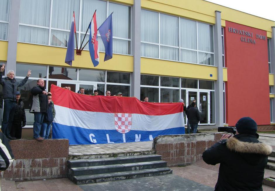 Glina,antifašisti,javna sjednica,prosvjed
