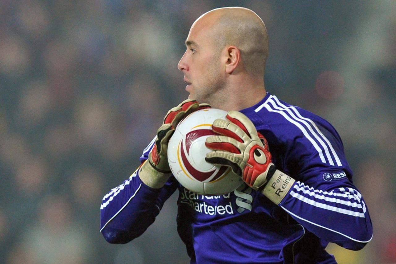 \'Liverpool\'s goalkeeper Pepe Reina is pictured during their UEFA Europa League football match Sparta Prague vs Liverpool FC in Prague on 17 February, 2011.     AFP PHOTO / JOE KLAMAR\'