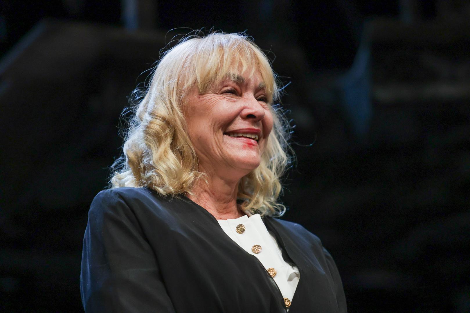 "Glumac i publika čine taj čarobni spoj koji se na kraju zove kazalište", kazala je glumica zahvalivši publici i ansamblu. Također je zahvalila ljudima iza scene te naglasila njihovu važnost u kazalištu