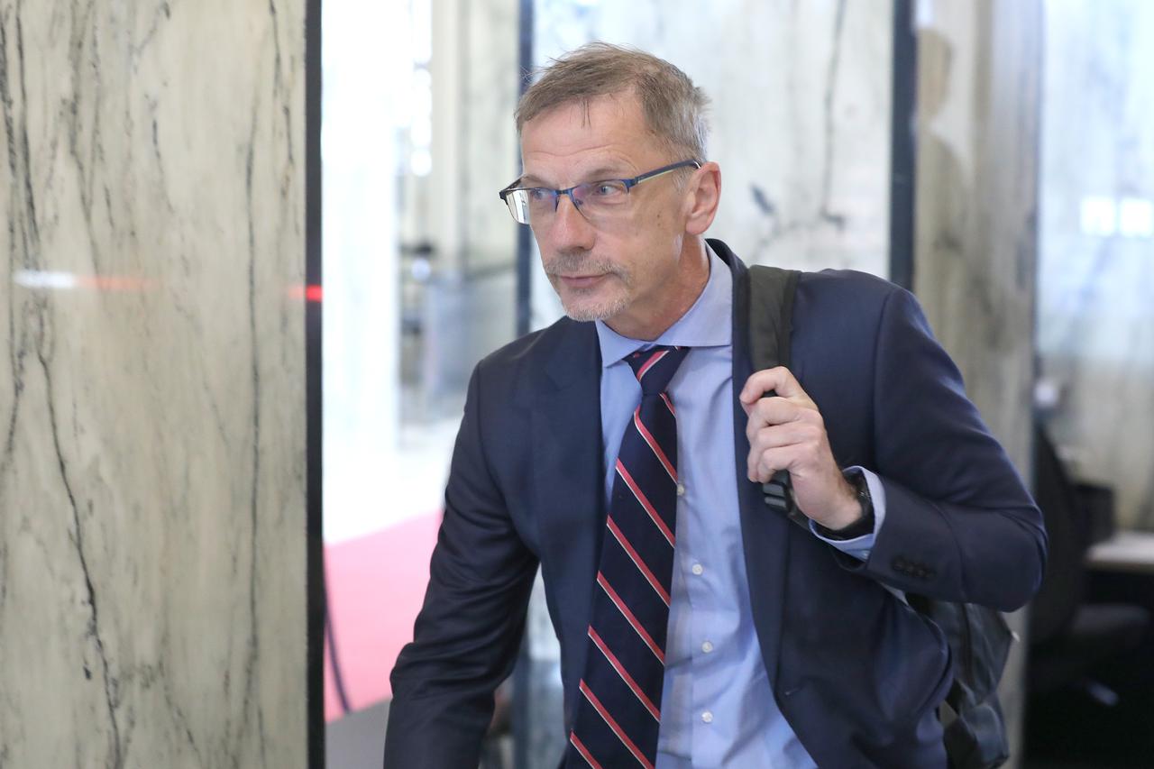 Zagreb: Guverner Boris Vujčić dolazi u Sabor