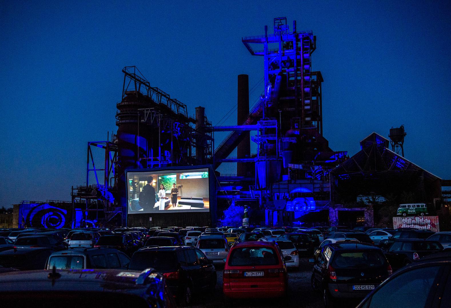 Nijemci su već u nekoliko gradova organizirali 'drive-in' kino, slično kao u ovo u Dortmundu, a...