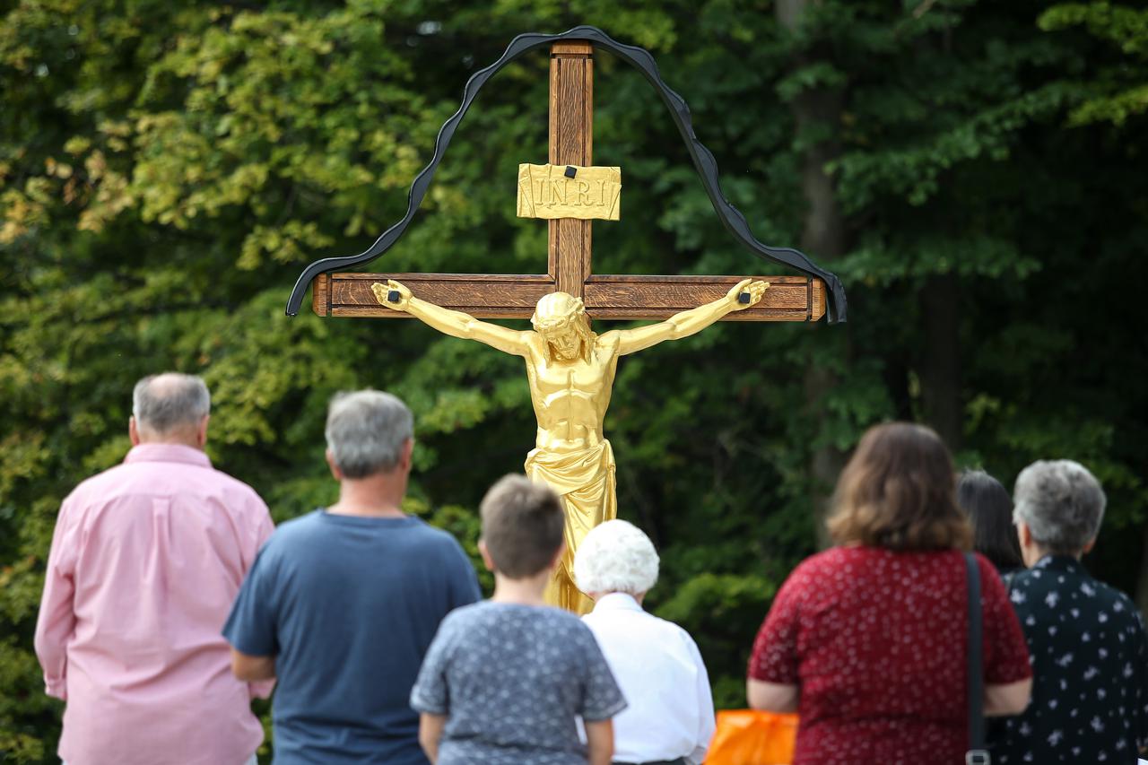 Aljmaš: Predsjednica Grabar-Kitarović prisustvovala misnom slavlju na blagdan Velike Gospe