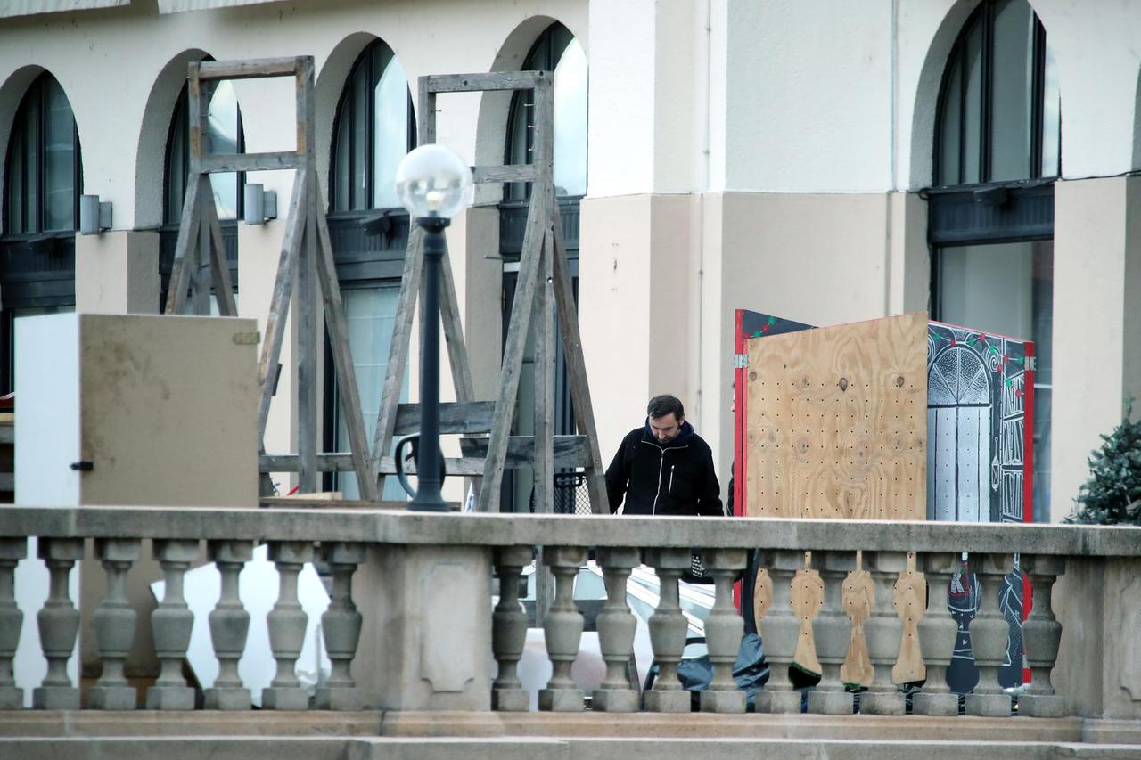 Zagreb: Raspremanje ovogodišnjeg adventskog Fuliranja na platou hotela Esplanade