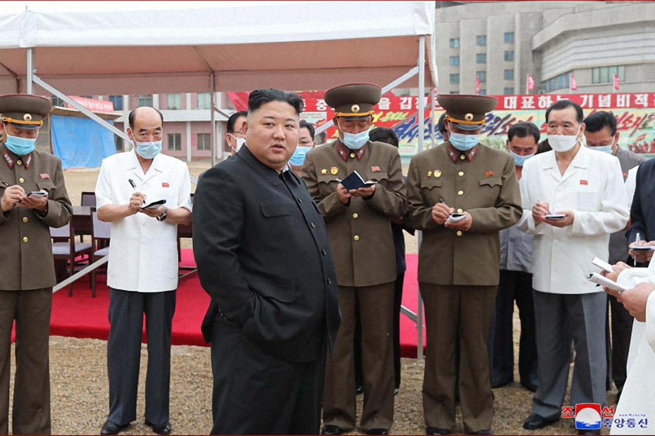N.K. leader Kim inspects hospital construction site