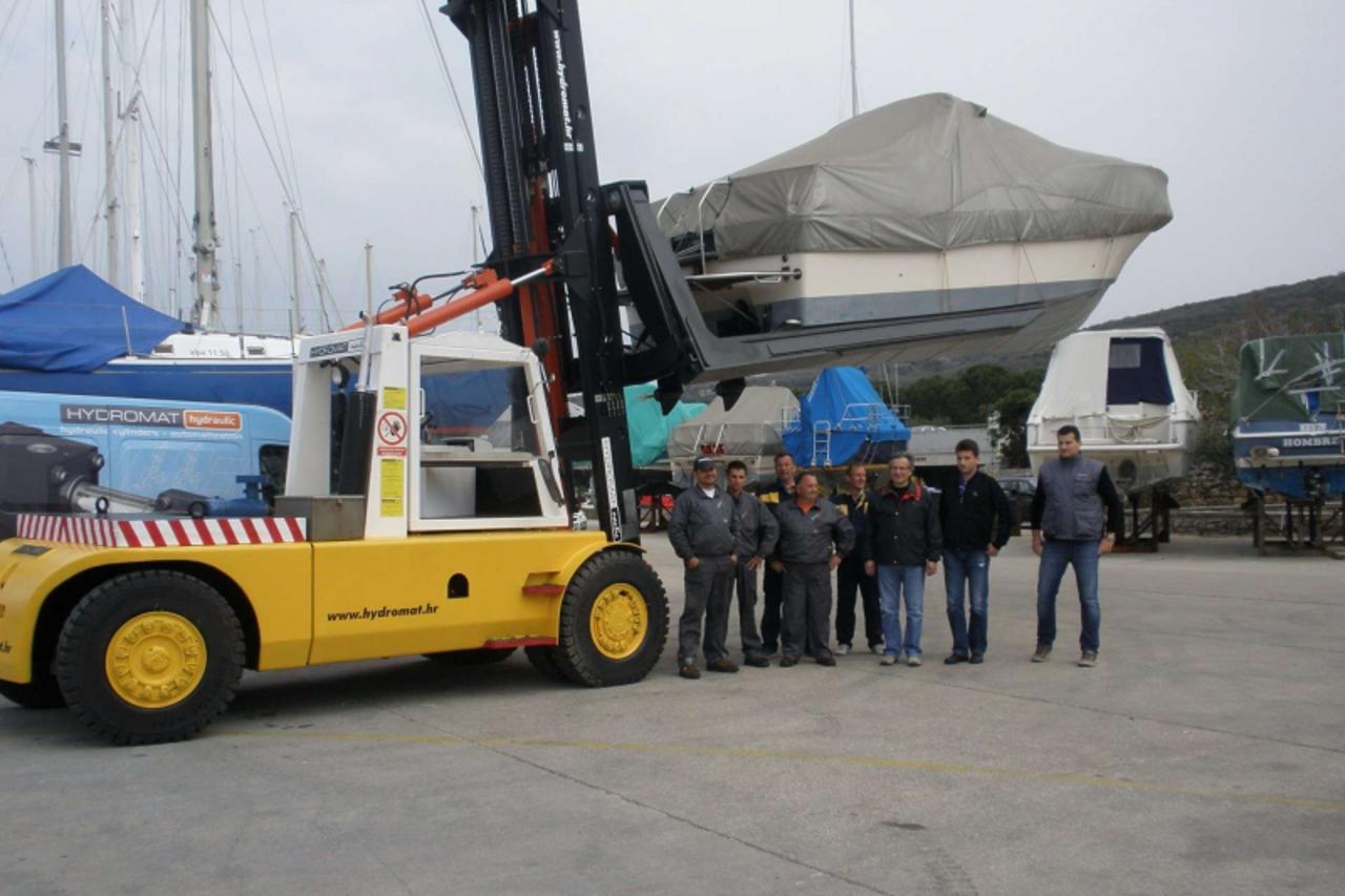 'Var \\u0096 02. 11. 2010., Ivanec \\u0096 Ivancani grade transportere za brodove u jadranskim marinama  PHOTO:  privatni arhiv'