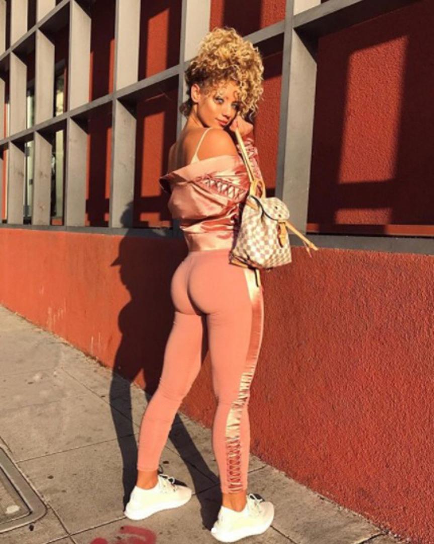 Istina, bila je to ljubav na daljinu, jer lijepa Jena koja ima afričko-francusko podrijetlo živi i radi u SAD-u