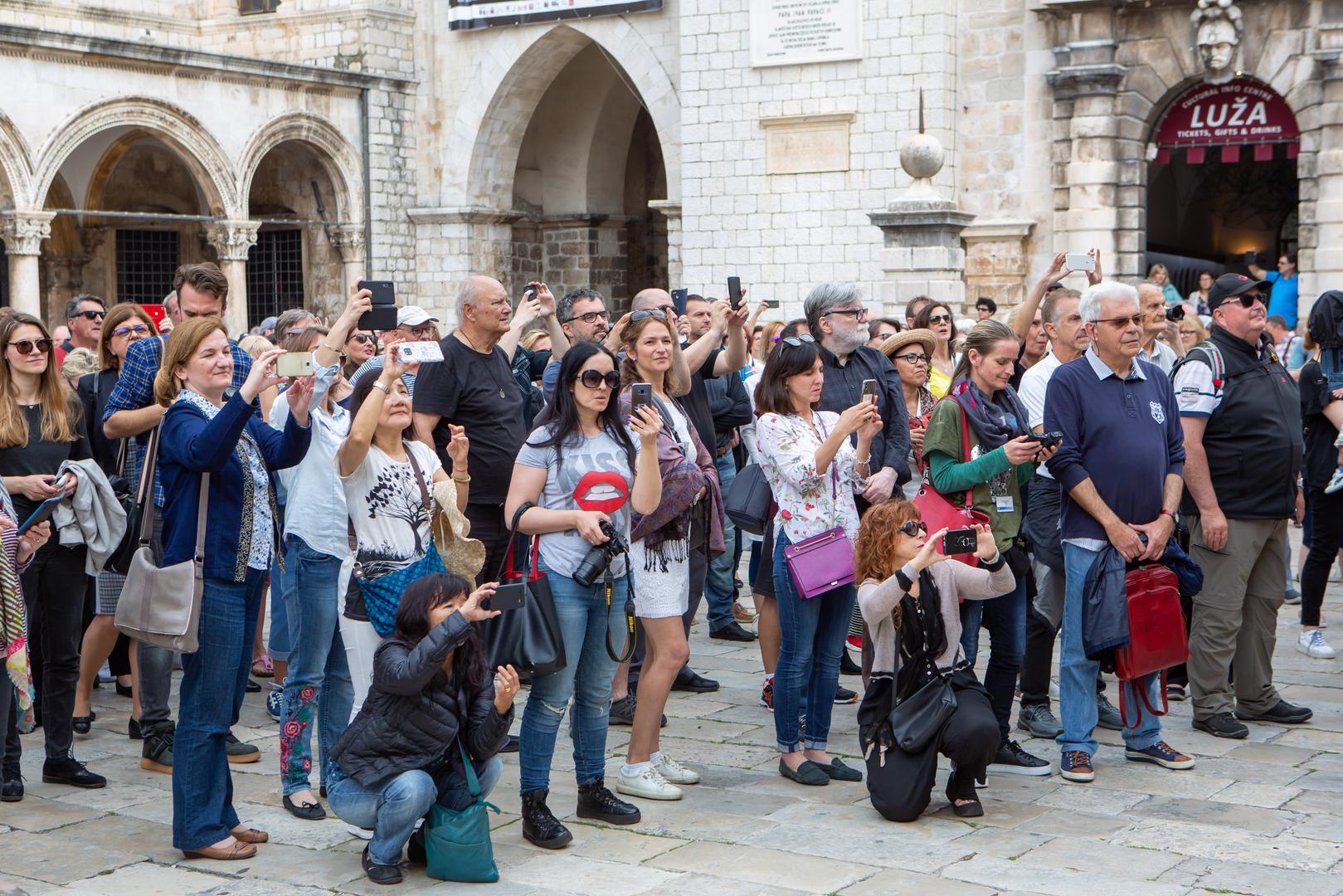 Brojne skladbe koje je Jusić napisao za mališane danas su popularni i među malima i velikima, a kako su se pjesmom oprostili od ovog glazbenogvelikana poslušajte i pogledajte u videu. 