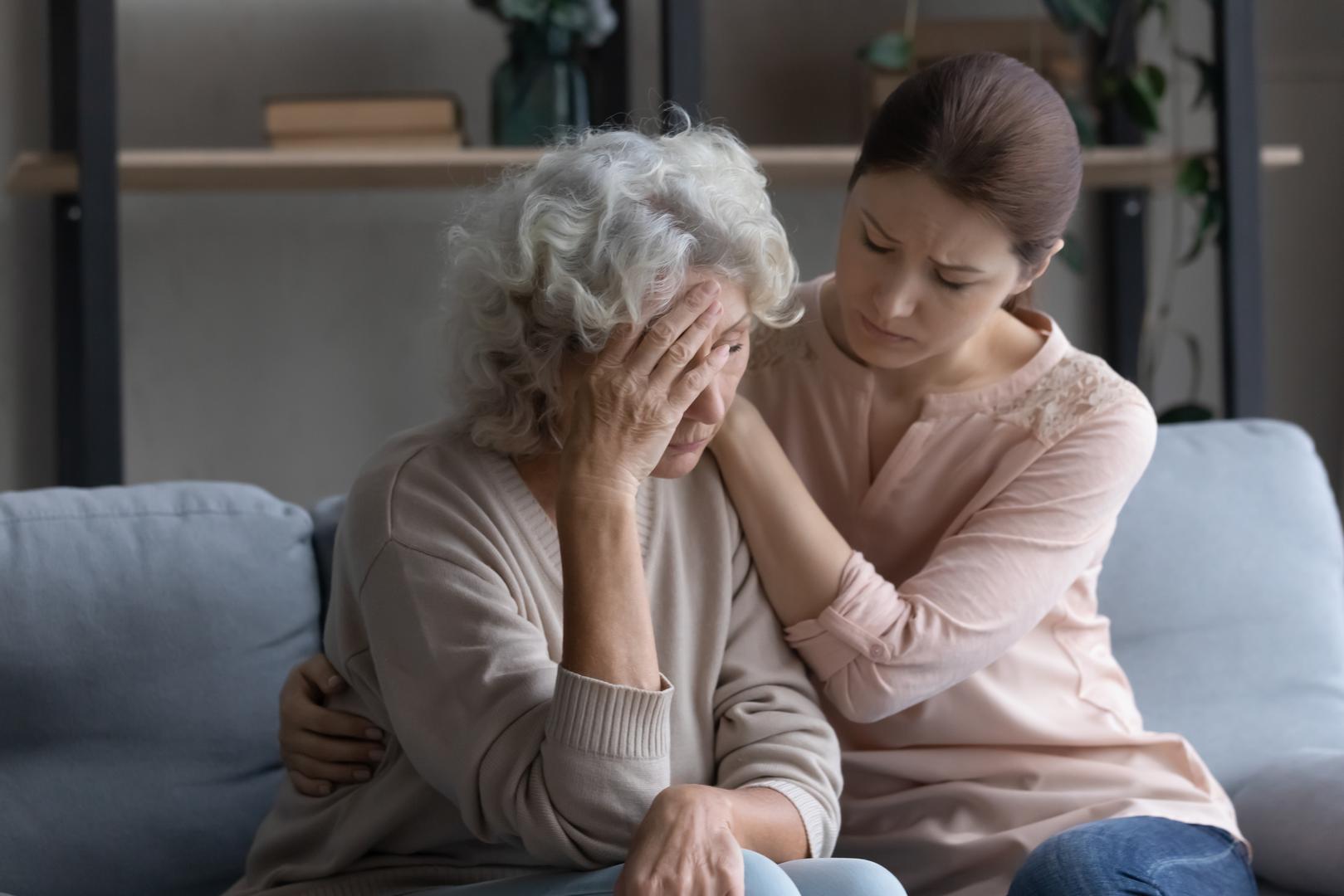 9. Loše pamćenje važnih stvari. Kada se osoba ne može sjetiti velikih događaja koji su se dogodili taj dan ili taj tjedan, to je veliki znak Alzheimera.