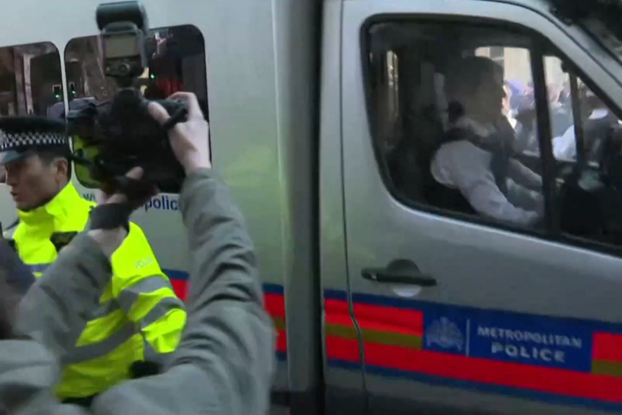 Julian Assange - Dolazak na sud u Londonu nakon uhićenja