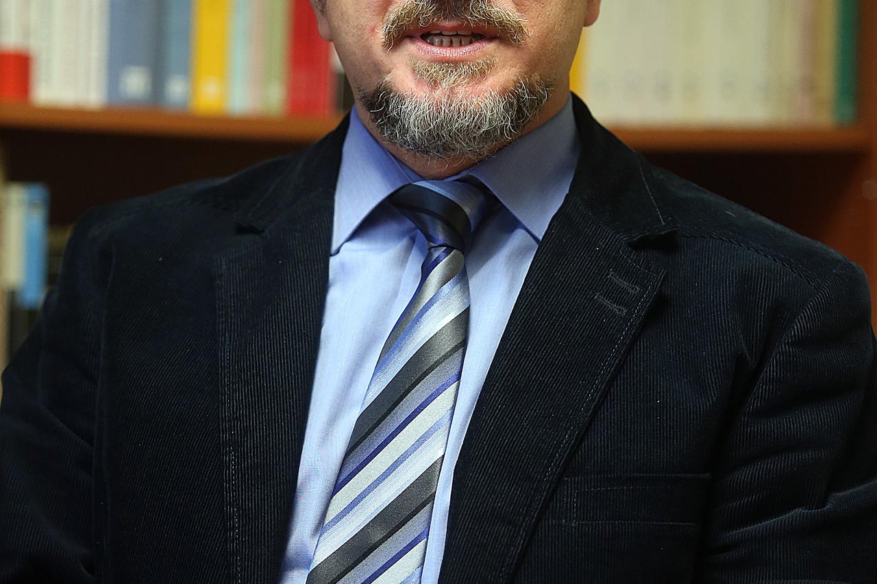 19.10.2015., Zagreb - Tihomir Cipek, profesor na Fakultetu politickih znanosti. Photo: Goran Stanzl/PIXSELL