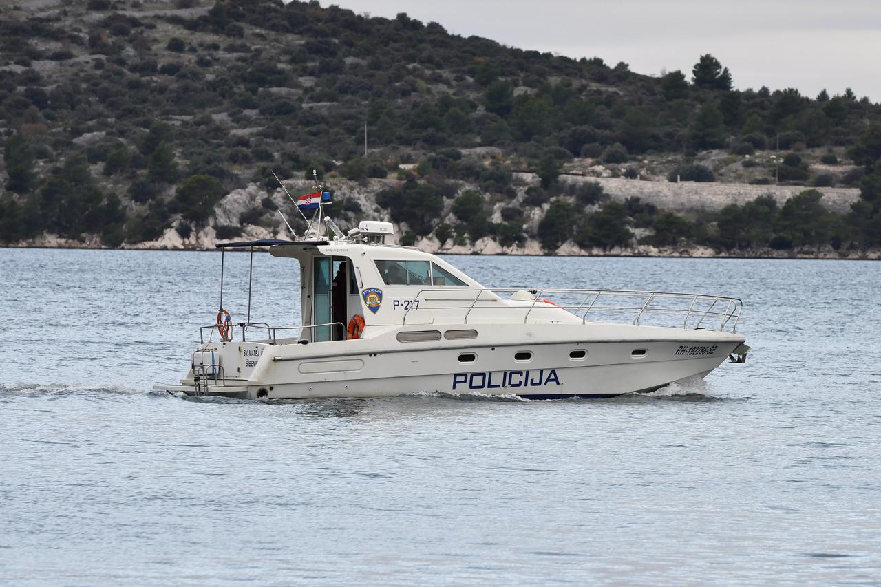 Šibenik: Brod pomorske policije u kanalu Sv. Ante