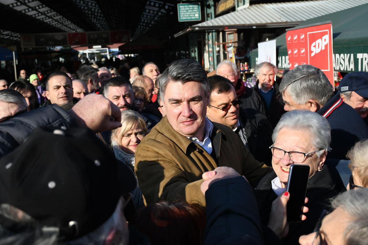 Bjelovar: Predsjednički kandidat Zoran Milanović posjetio tržnicu i družio se s građanima