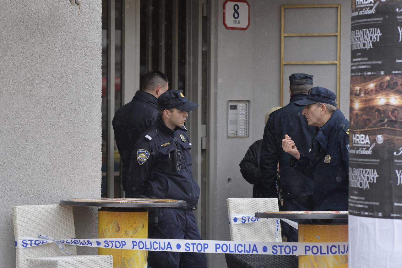 05.02.2015., Zagreb - Na trznici Dolac doslo je do sukoba kupca i prodavaca uslijed kojega je kupac nozem napao prodavaca. Policija vrsi ocevid na mjestu sukoba.  Photo: Marko Lukunic/PIXSELL