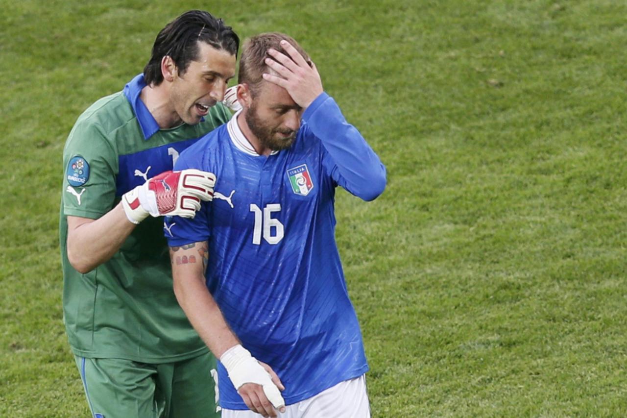 'Italy\'s goalkeeper Gianluigi Buffon hugs teammate Italy\'s Daniele De Rossi after the Group C Euro 2012 soccer match against Spain at the PGE Arena in Gdansk, June 10, 2012.             REUTERS/Leon
