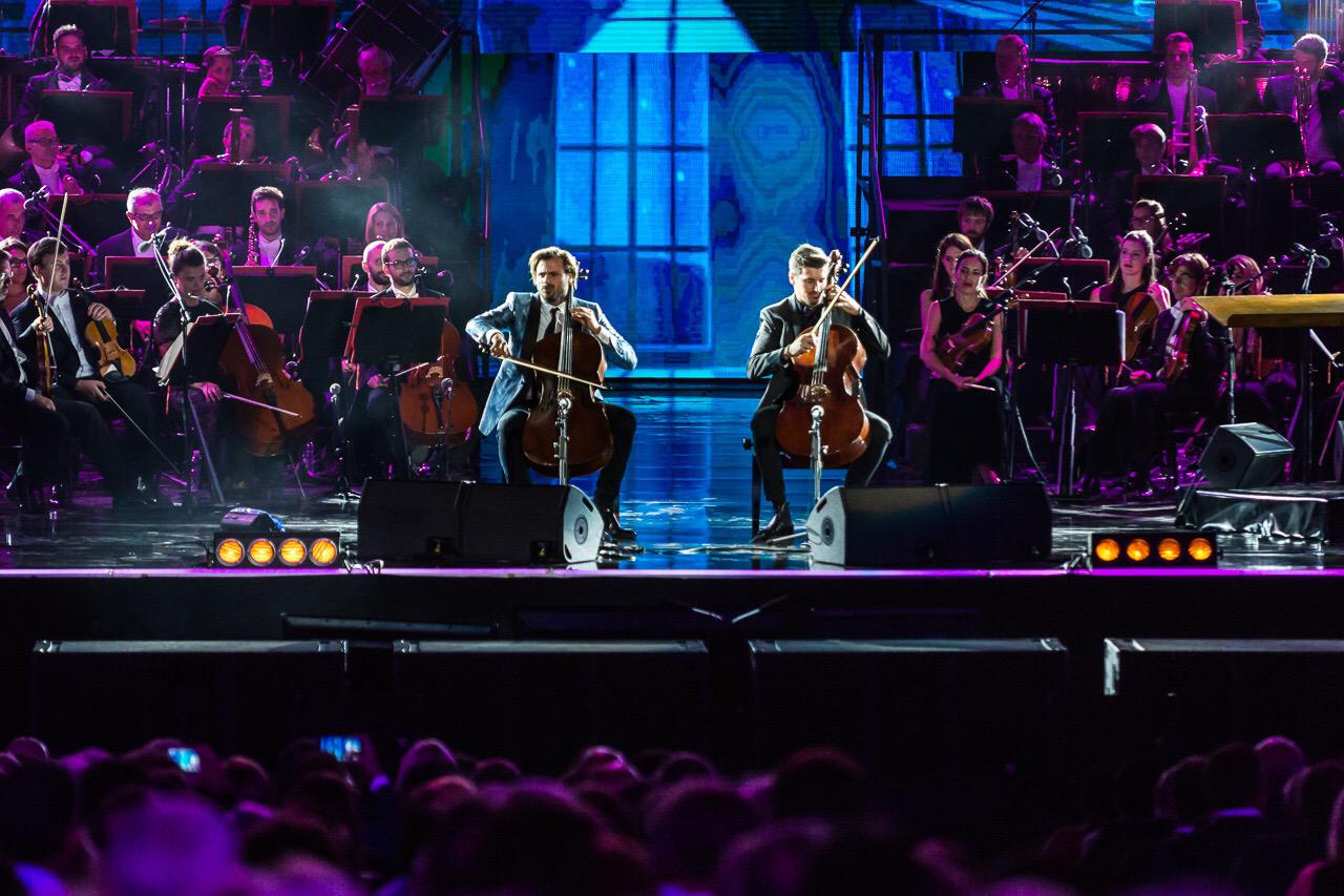 2 CELLOS