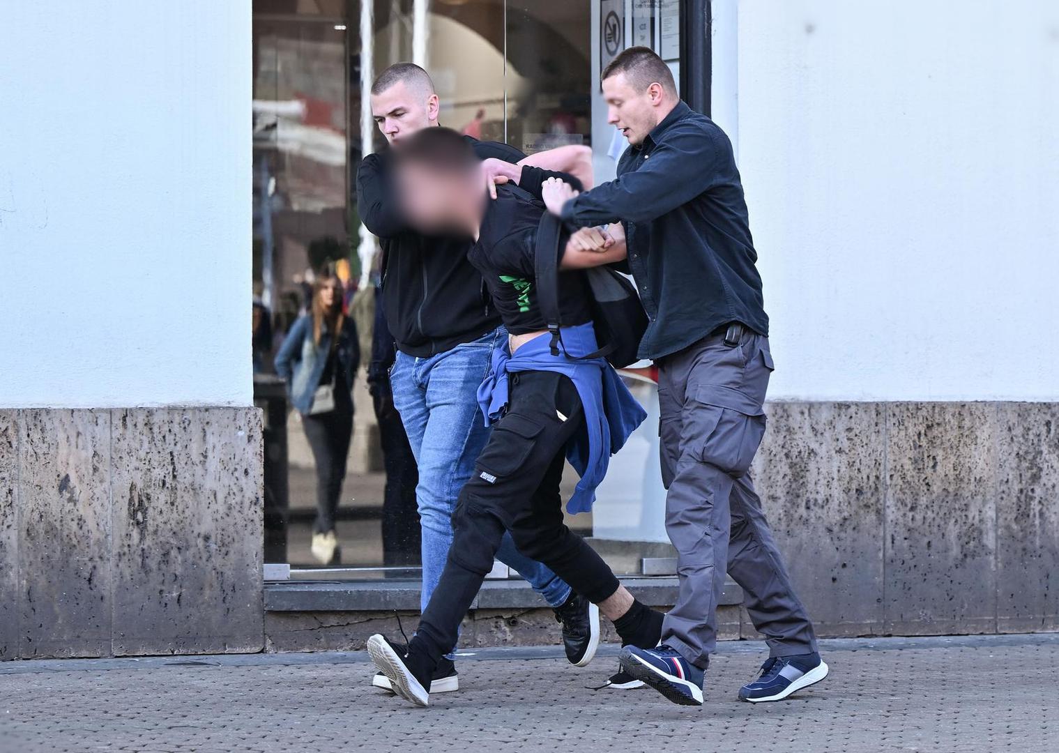 Za vrijeme današnjeg skupa molitelja u Zagrebu došlo je do incidenta u kojemu je uhićen jedan mladić.