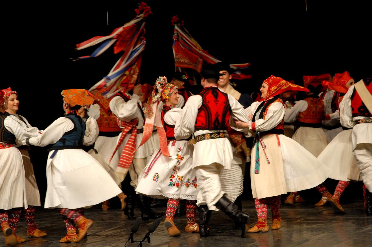 25.11.2011,Slavonski Brod - Nastup folklornog ansambla 