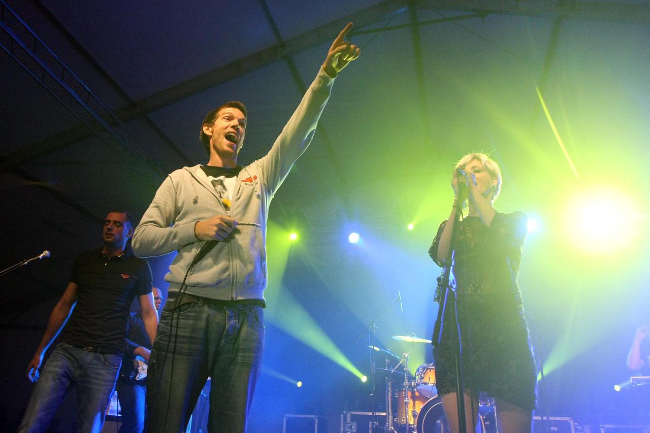 Connect i Jelena Rozga