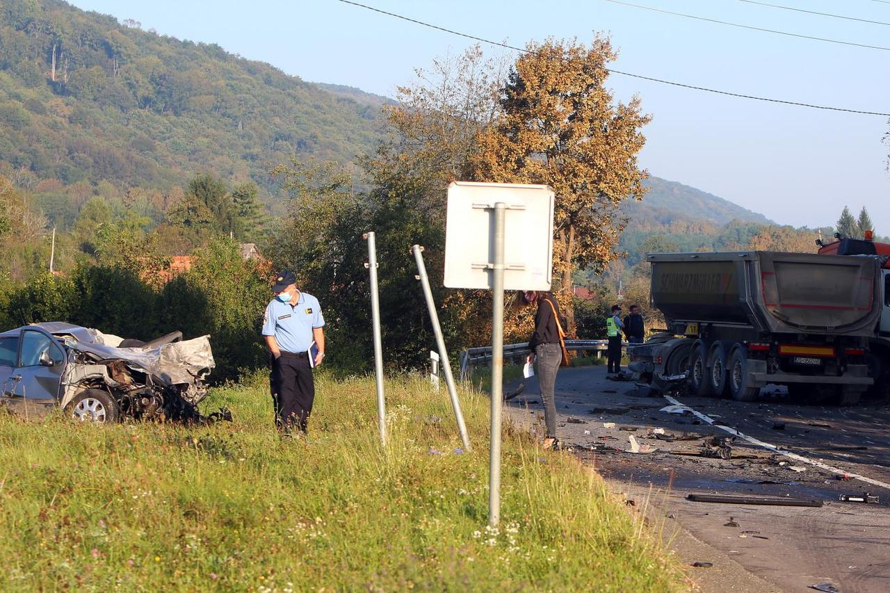 Netretić: U sudaru teretnog i osobnog automobila poginula vozačica