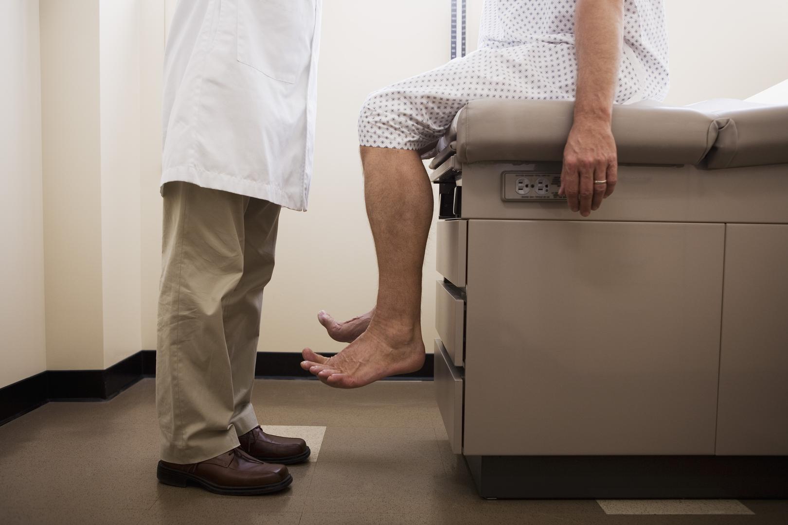 Jutarnja erekcija rijetka je pedesetim i šezdesetim godinama života, a postizanje erekcije je otežano. Čak i kada se postigne, ejakulacija je slabijeg intenziteta i količine sjemena. 