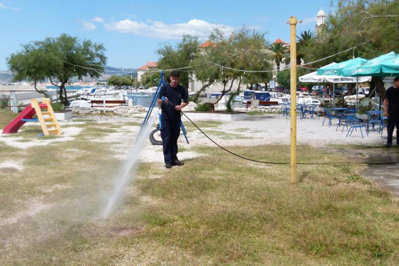 mrtav na plaži