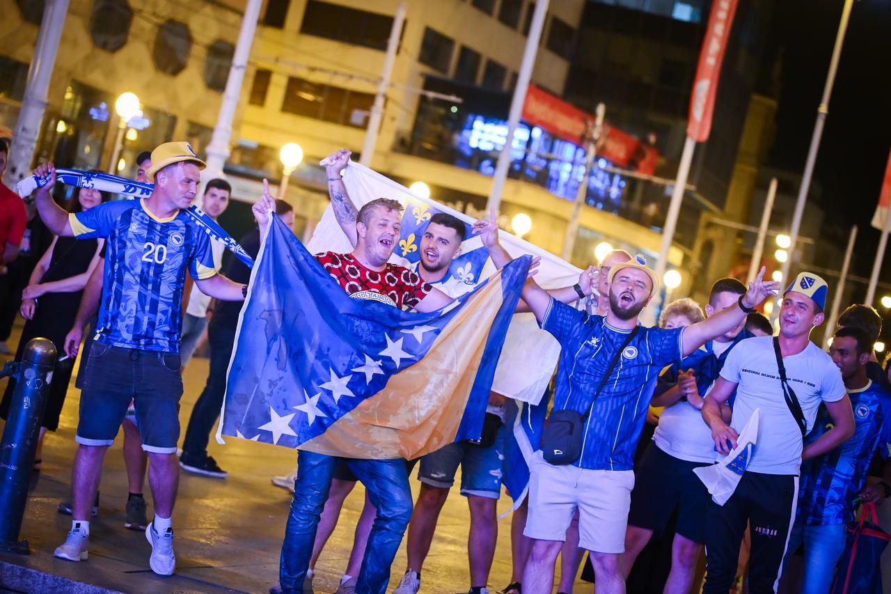 Zagreb: Slavlje navijača nakon pobjede BiH nad Katarom 3-1