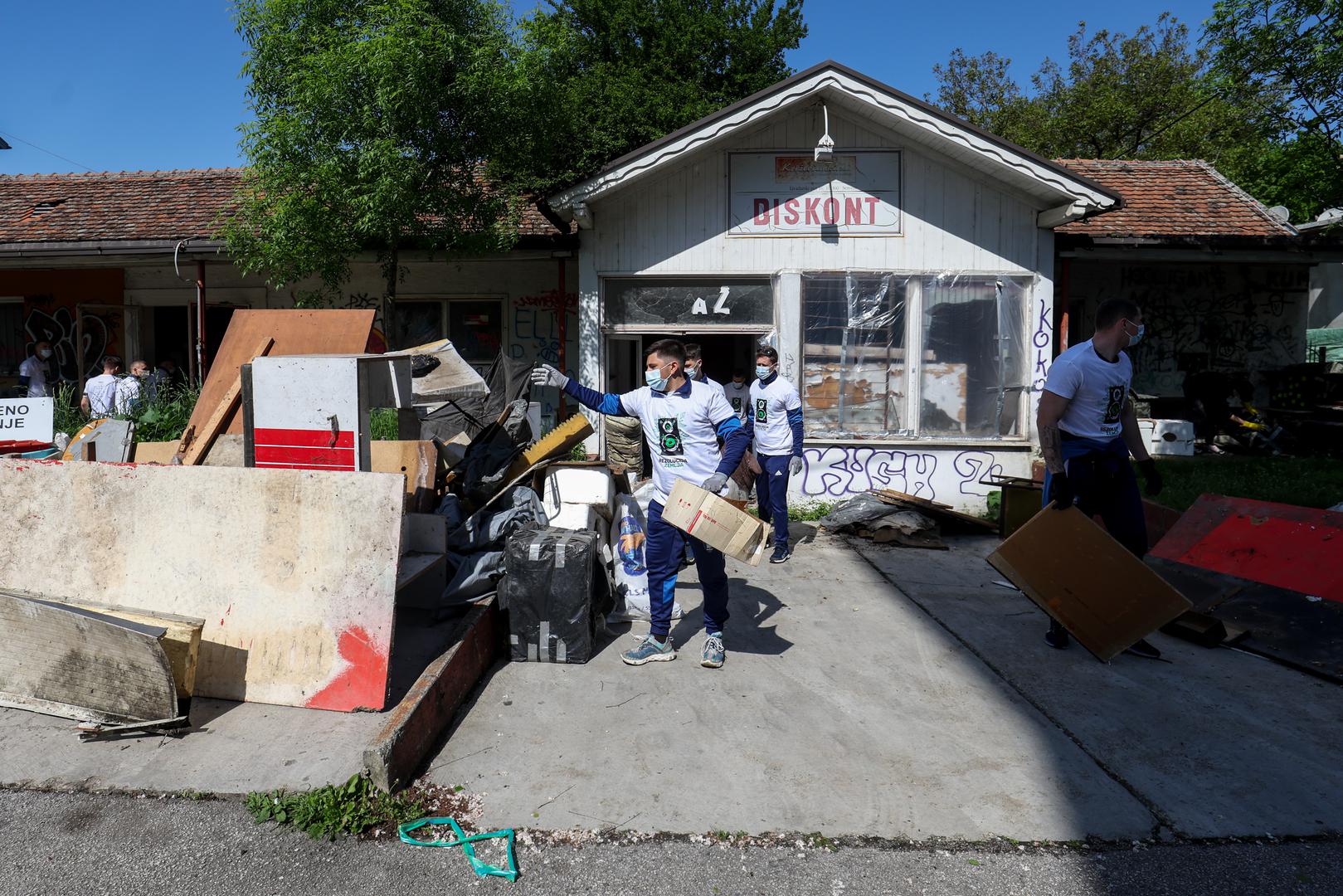27.04.2025., Sesvete - Udruga Zelene i plave Sesvete i Cisteci medvjedici u akciji ciscenja smeca u sklopu projekta Rezolucija Zemlja 2025. Akciji ciscenja se prikljucio i gradolnacelnik Tomislav Tomasevic. Photo: Igor Kralj/PIXSELL