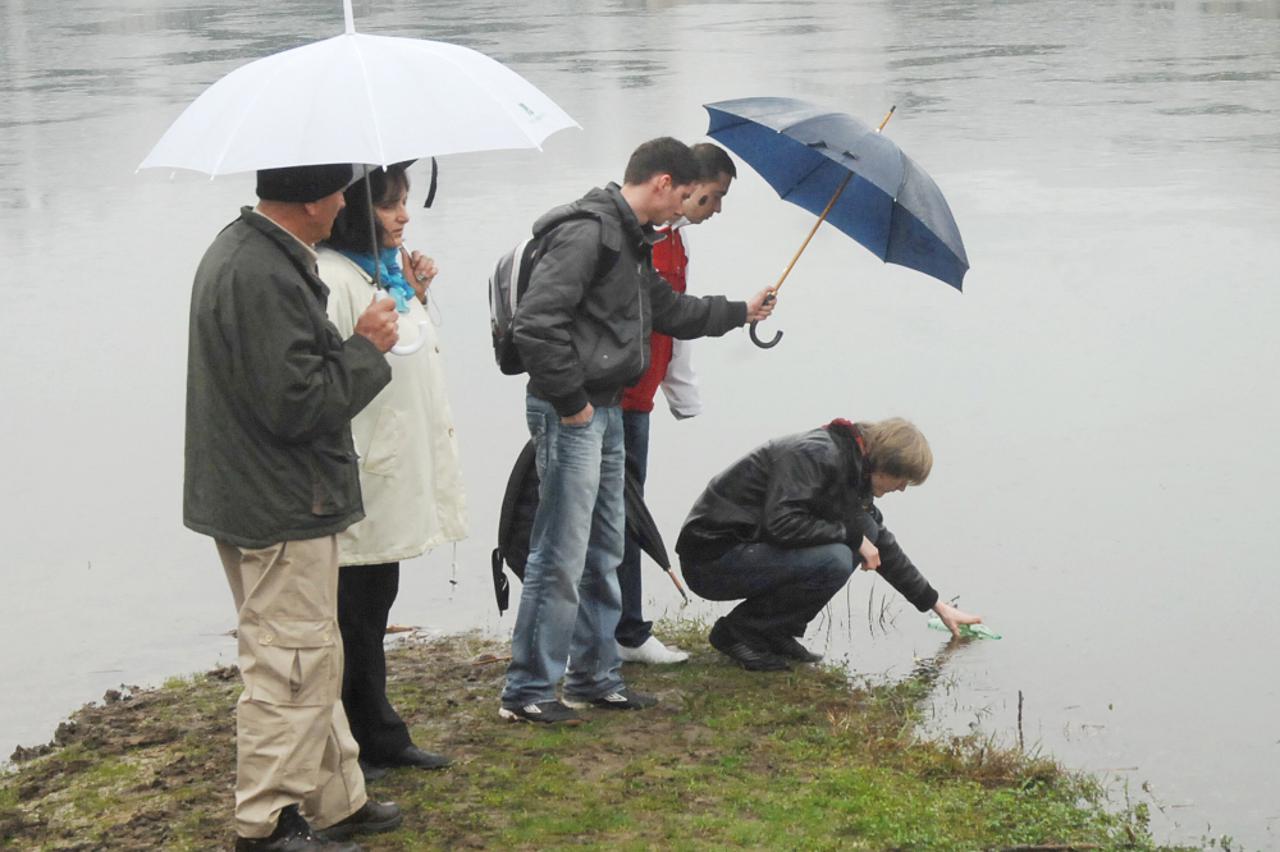 U povodu Svjetskog dana voda srednjoškolci su ispitivali kvalitetu rijeke Kupe