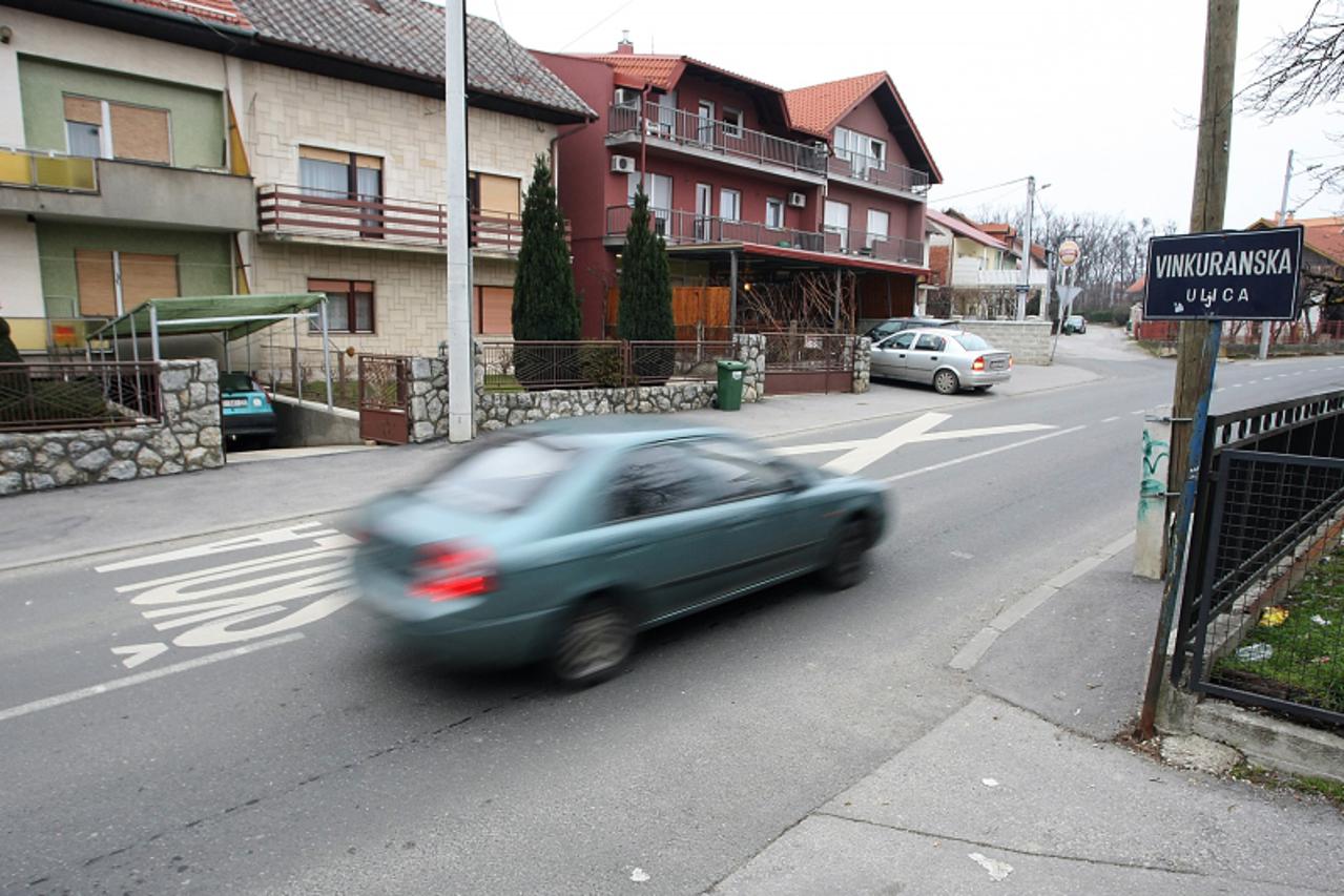 '31.01.2011.,  Zagreb - Nakon sto su uklonjeni lezeci policajci,krizanje Novacke i Vinkuranske ulice postalo je opasno za djecu koja tuda idu u skolu.  Photo: Jurica Galoic/PIXSELL'