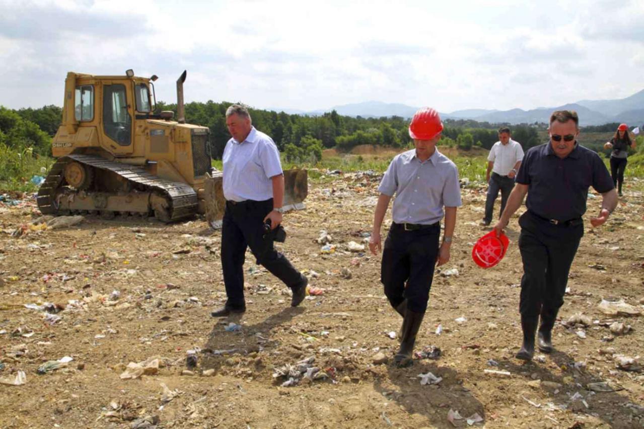 '05.07.2011., Ivanec - Procjenjuje se da je u proslih 20 godina u Jerovcu odlozeno oko 80.00 tona smeca. Photo: Ljiljana Risek/VLM'