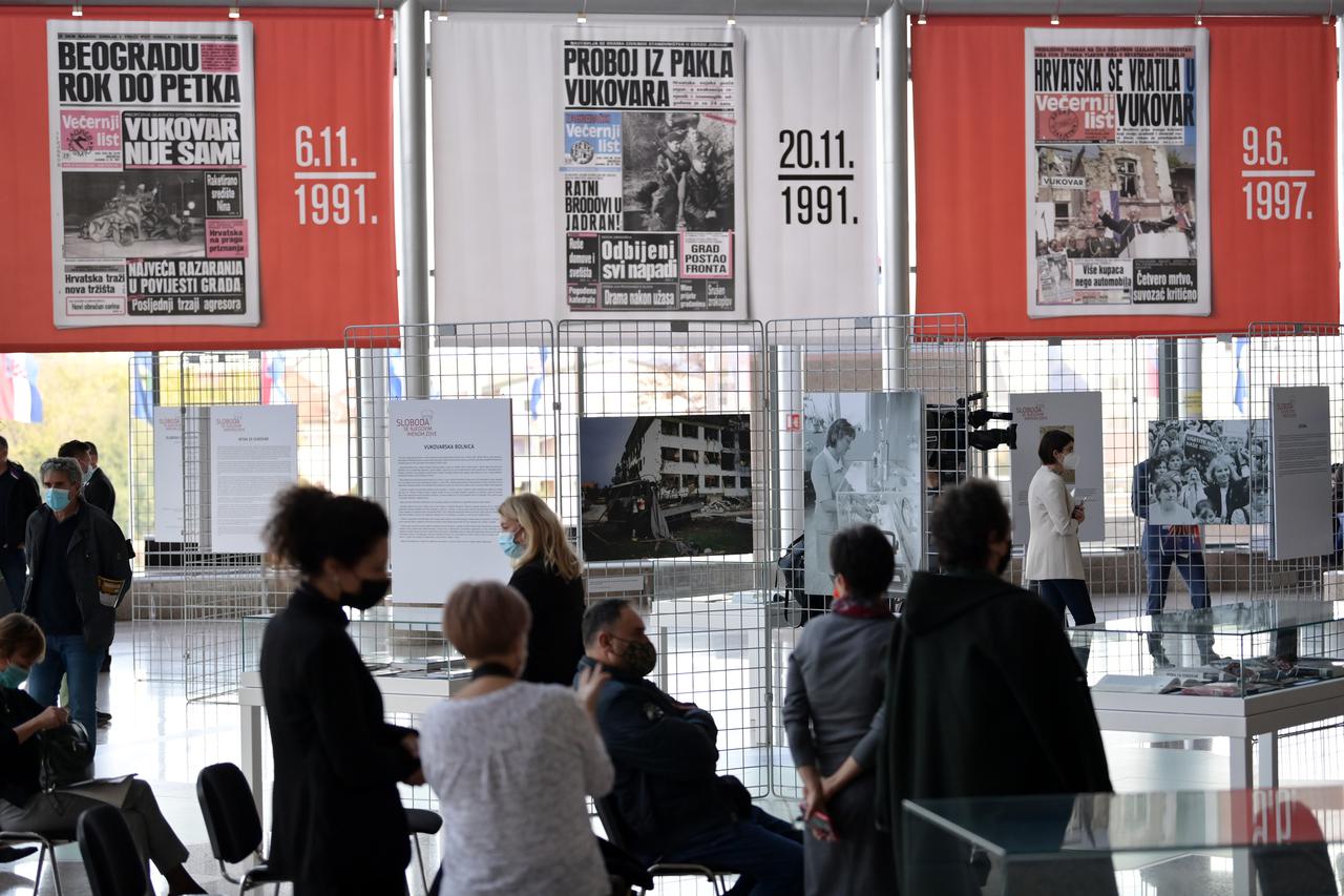 U suradnji s Nacionalnom i sveučilišnom knjižnicom, Gradskom knjižnicom Vukovar i Udrugom za promicanje kulture povijesti Kliofest Večernji list je lani priredio izložbu "Sloboda se njegovim imenom zove", u povodu 30. obljetnice stradanja Vukovara