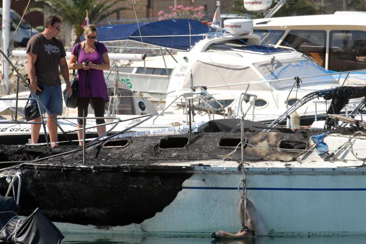izgorio gliser (1)