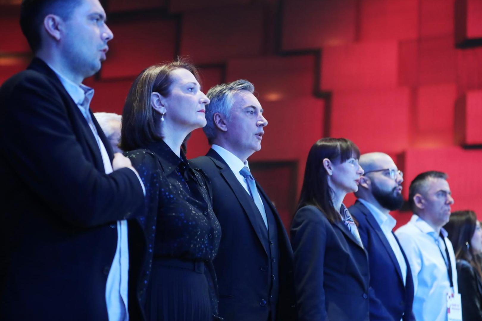 U “moru” ljudi našla su se i mnoga javnosti poznata lica, uglavnom s desnog političkog spektra. 