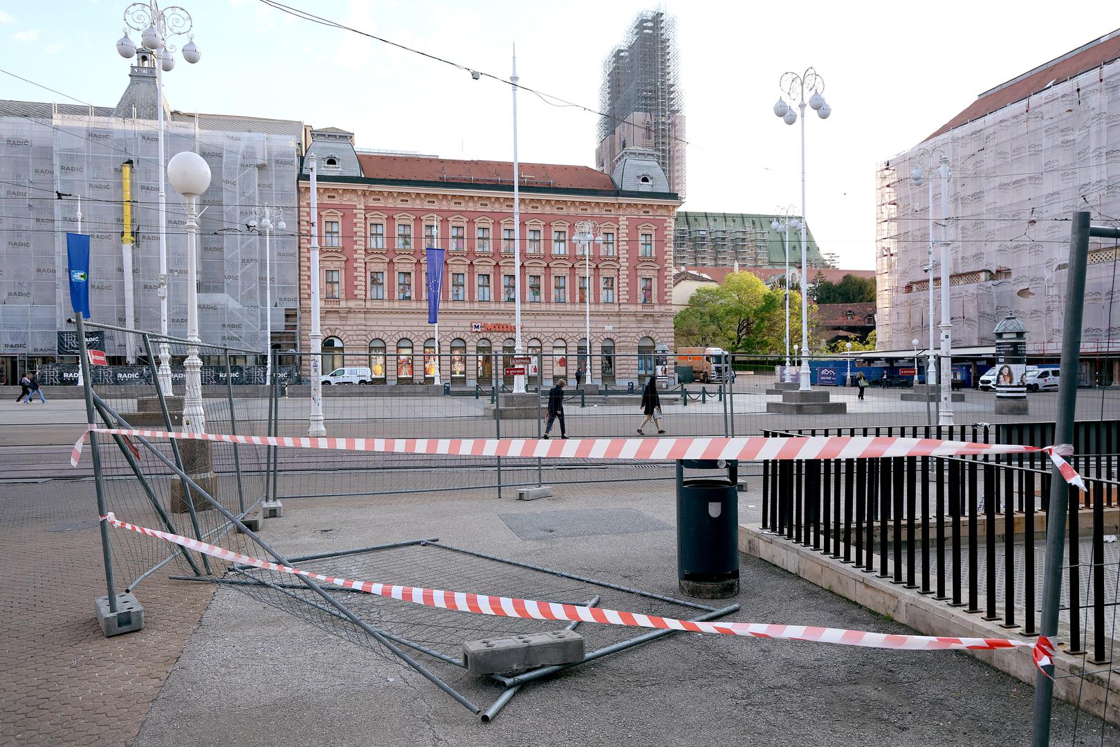 Prije dva mjeseca ondje je osvanula visoka zaštitna ograda, pa su se prolaznici počeli pitati što se zapravo tu događa i hoće li uskoro početi nekakvi radovi na sanciji. 